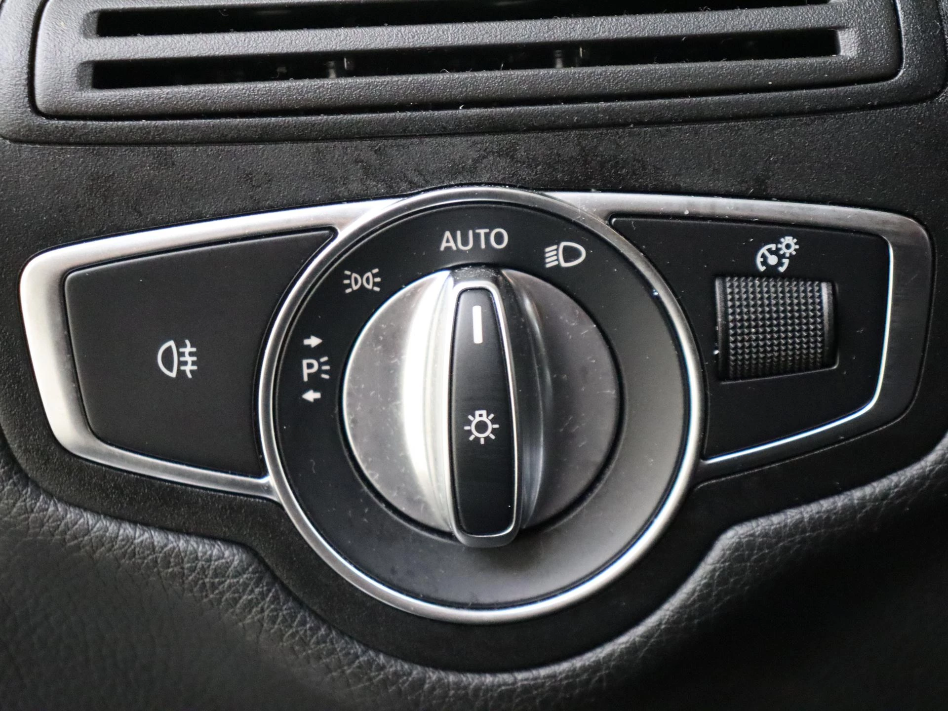 Mercedes-Benz GLC 300e 4MATIC Premium Plus