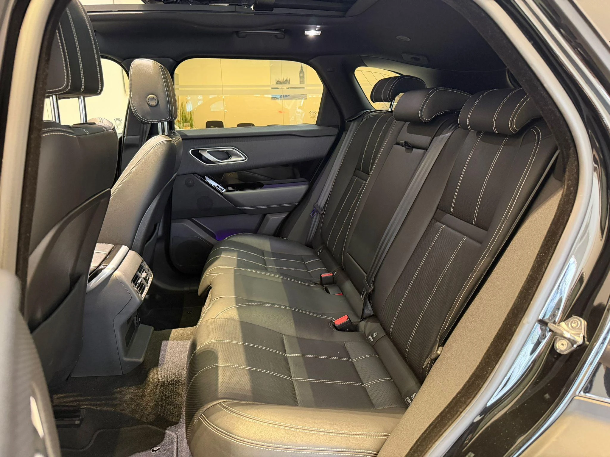 Land Rover-Range Rover Velar-image-27