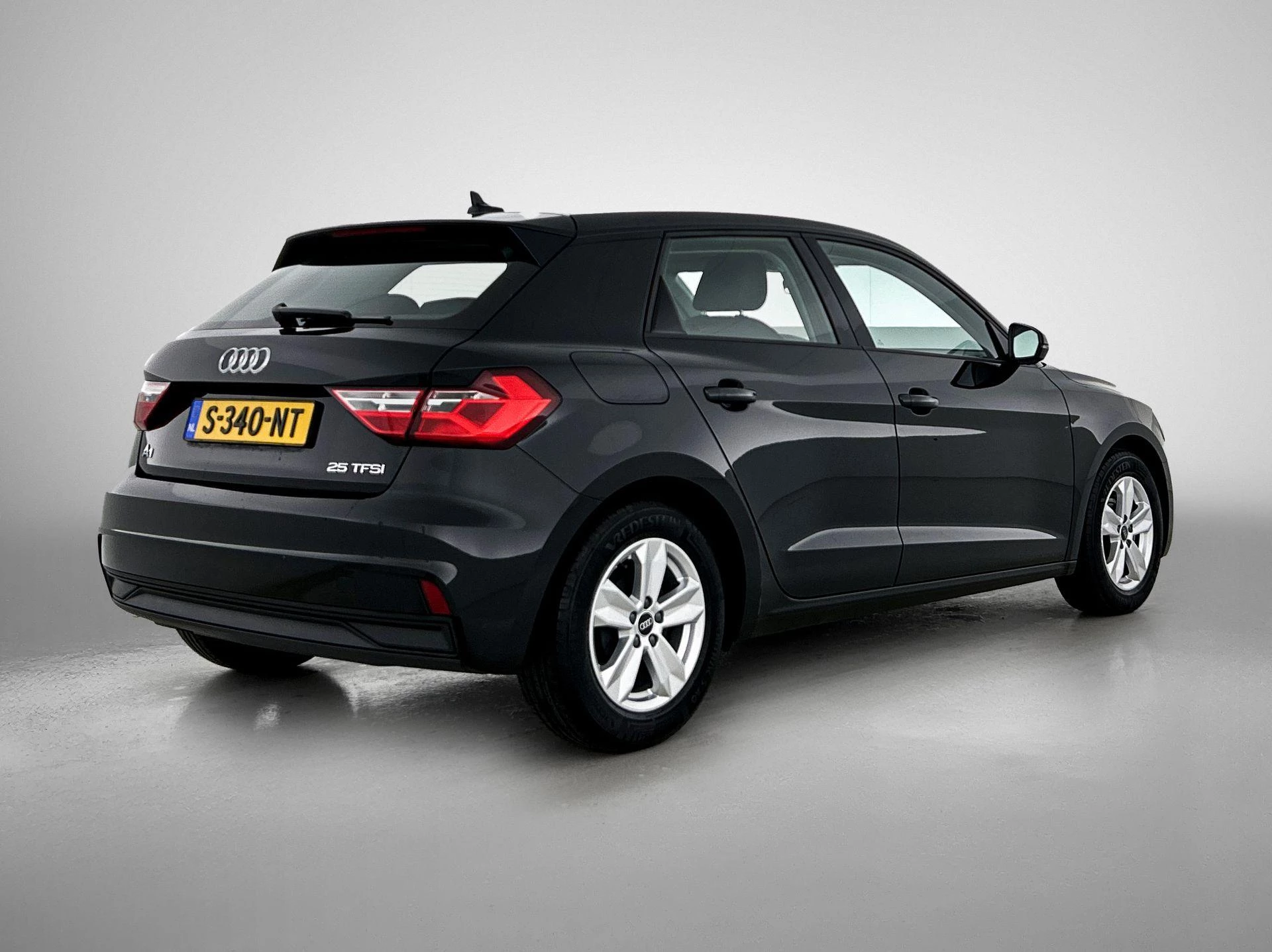 Audi-A1 Sportback-image-4