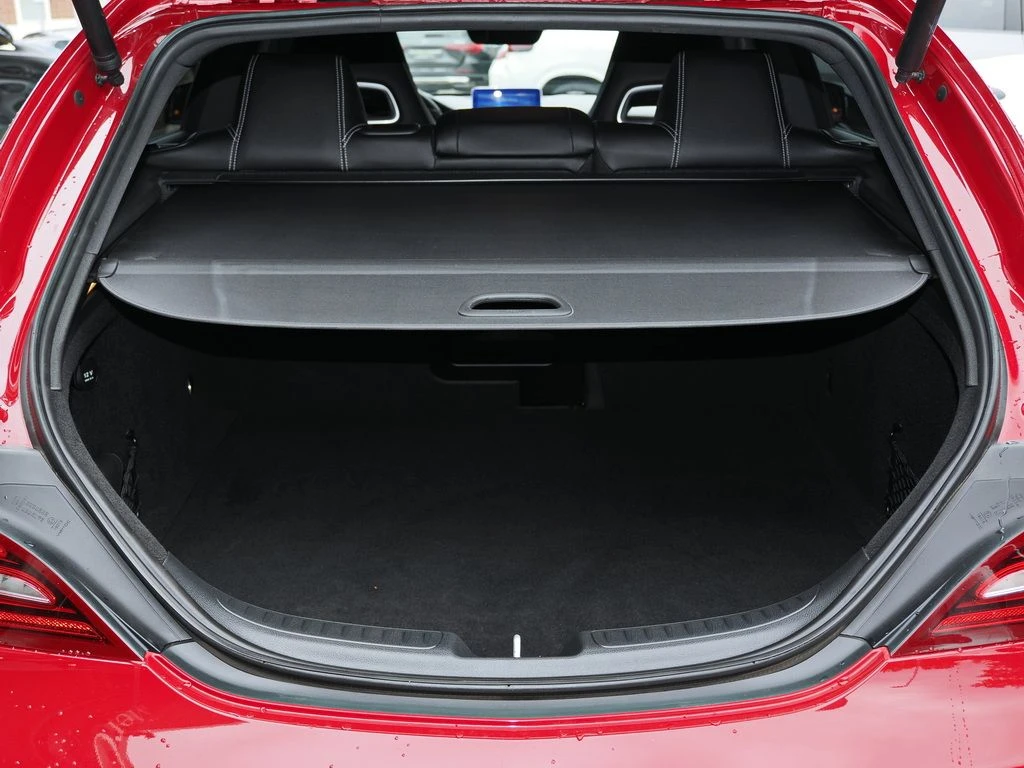 Mercedes-Benz-CLA 200 d-image-13