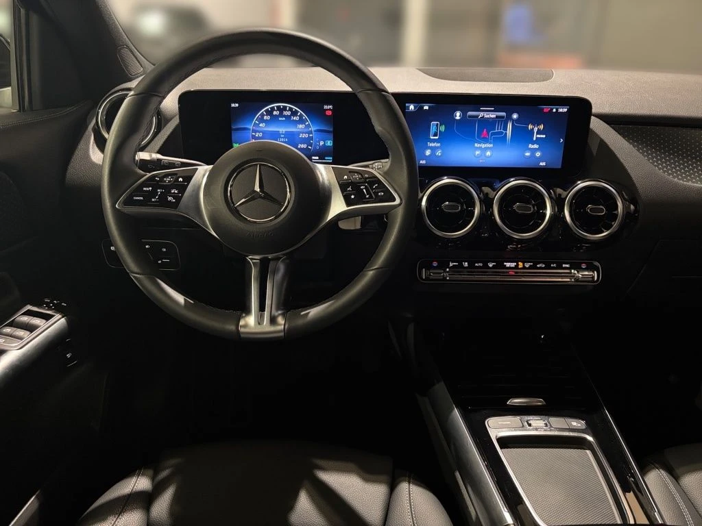 Mercedes-Benz-GLA 200-image-10