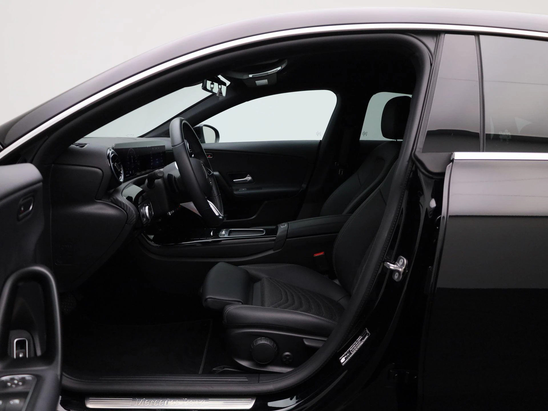 Mercedes-Benz-CLA-image-8
