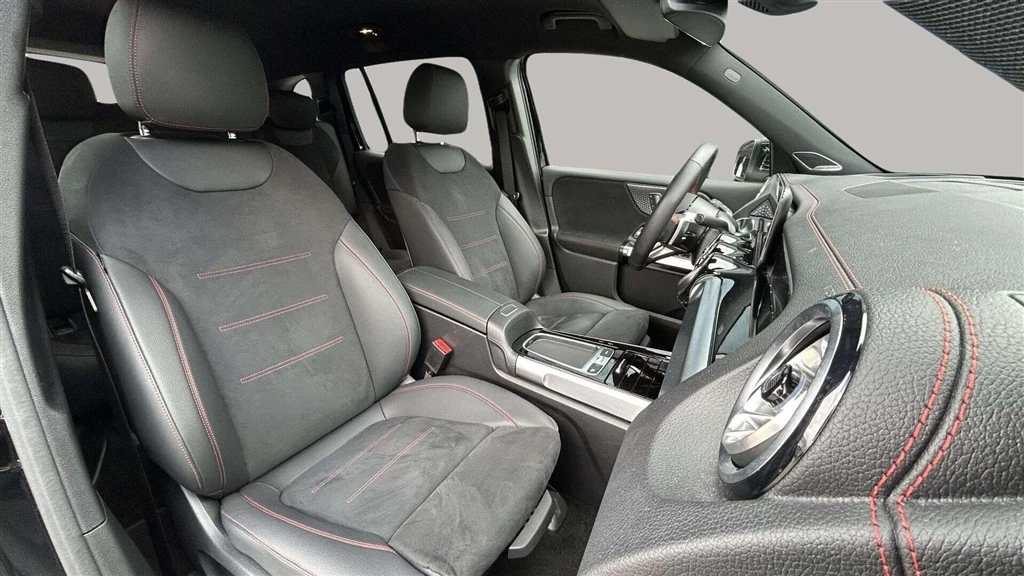 Mercedes-Benz-EQB-image-21