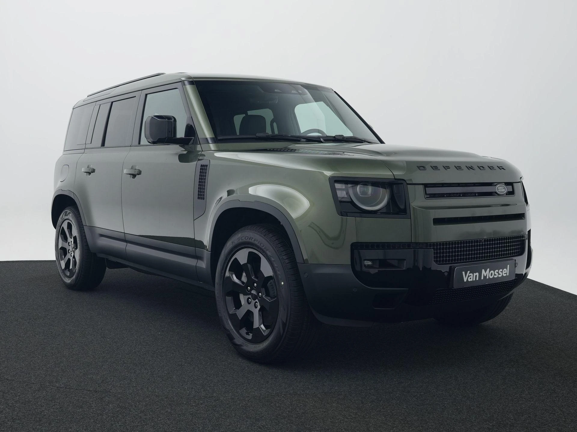 Land Rover-Defender-image-12