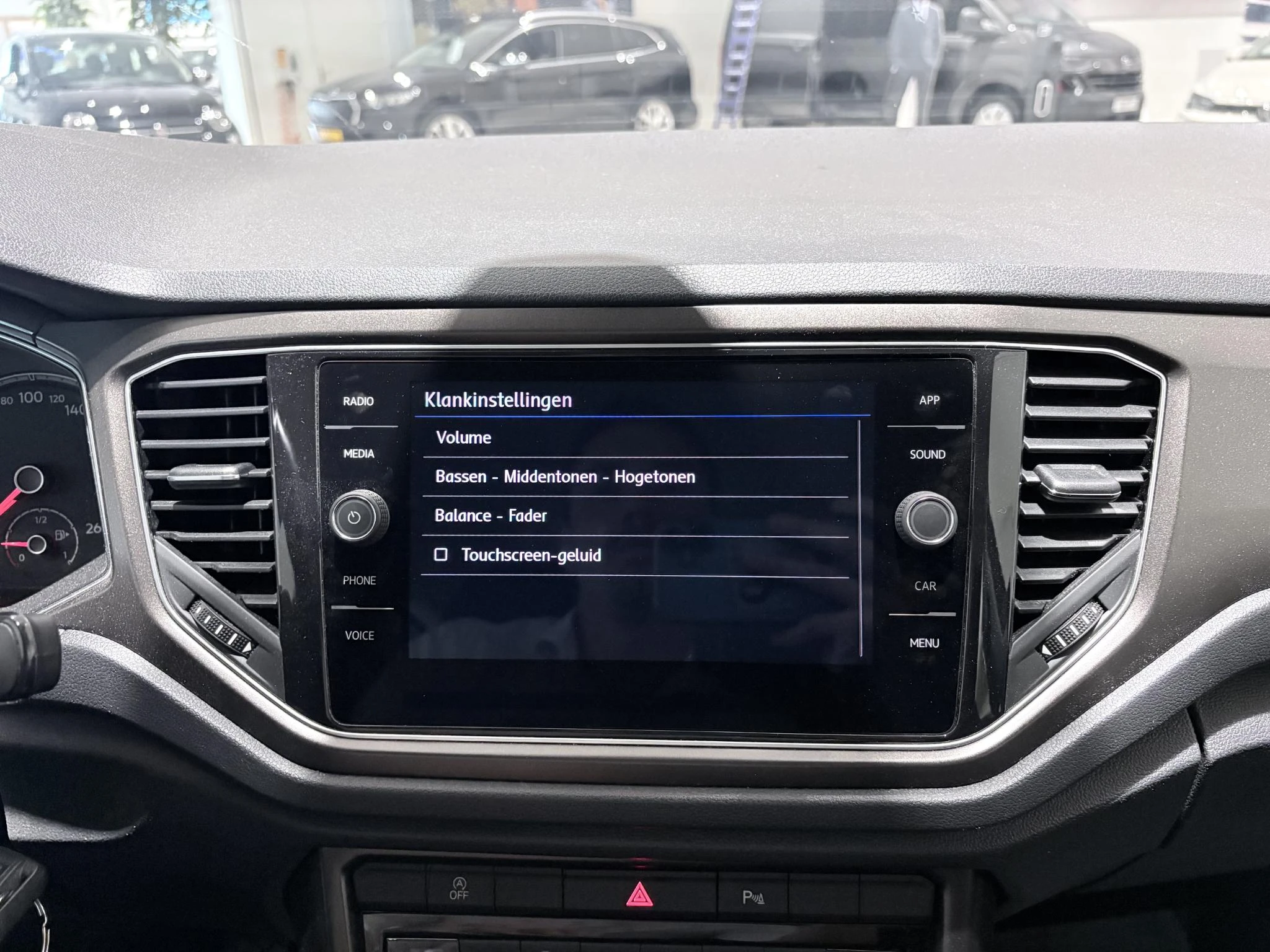 Volkswagen-T-Roc-image-22