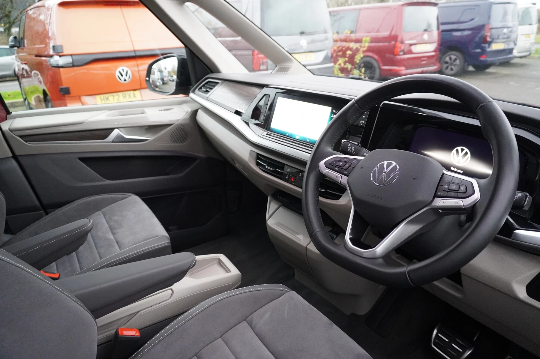 Volkswagen-Multivan-image-5