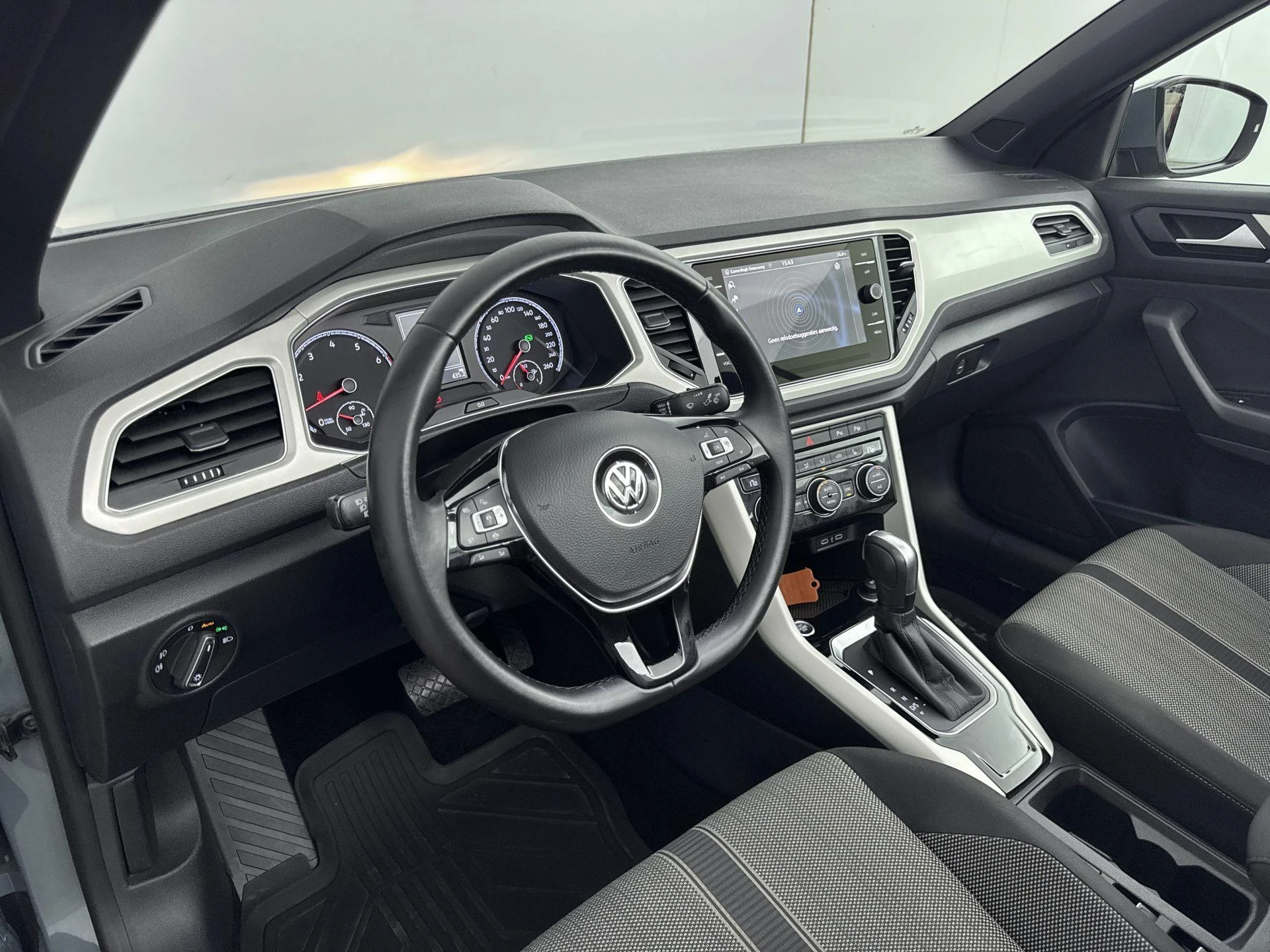 Volkswagen-T-Roc-image-8