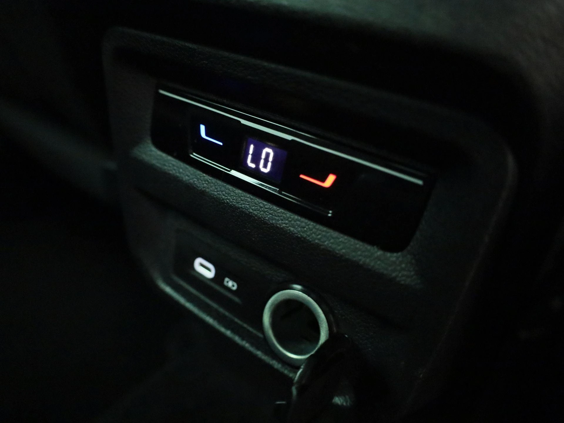 Volkswagen-Tiguan-image-33