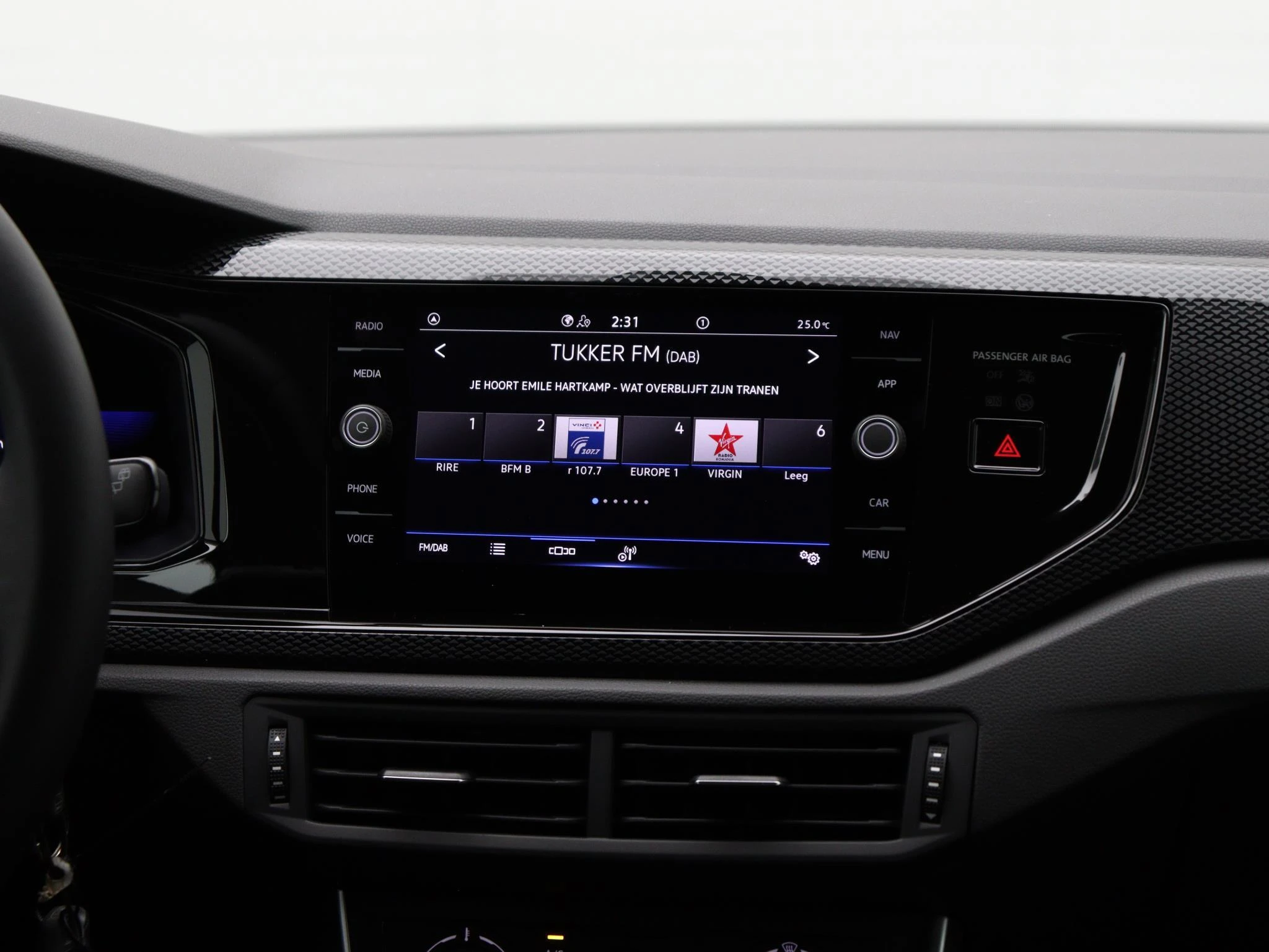 Volkswagen-Polo-image-7
