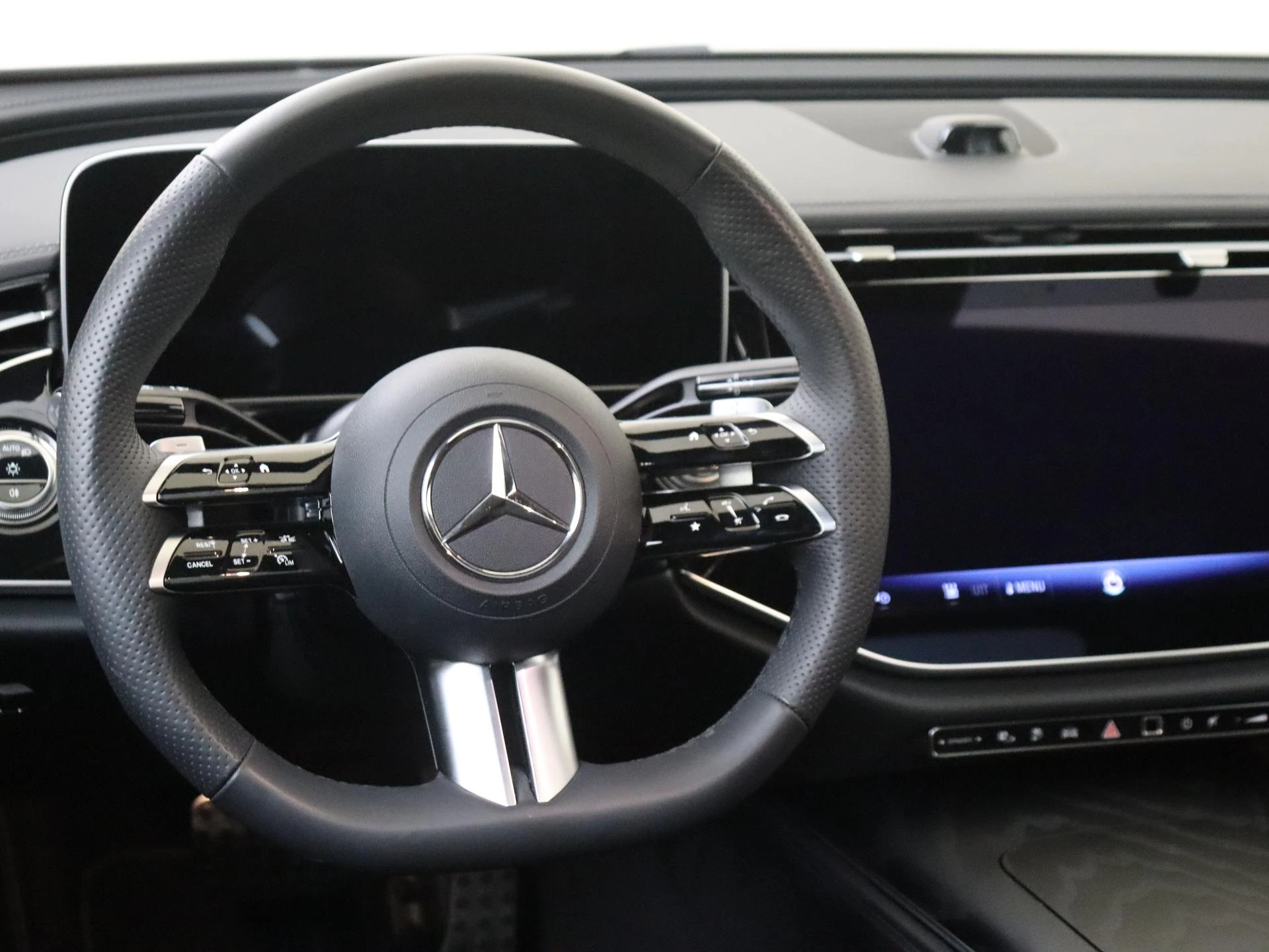 Mercedes-Benz-E-Klasse-image-9