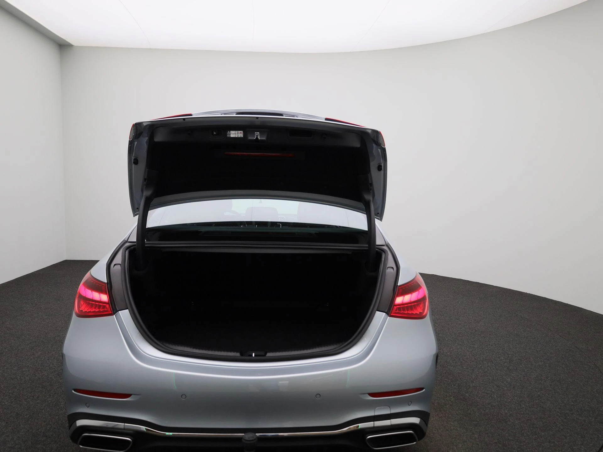 Mercedes-Benz-C-Klasse-image-10
