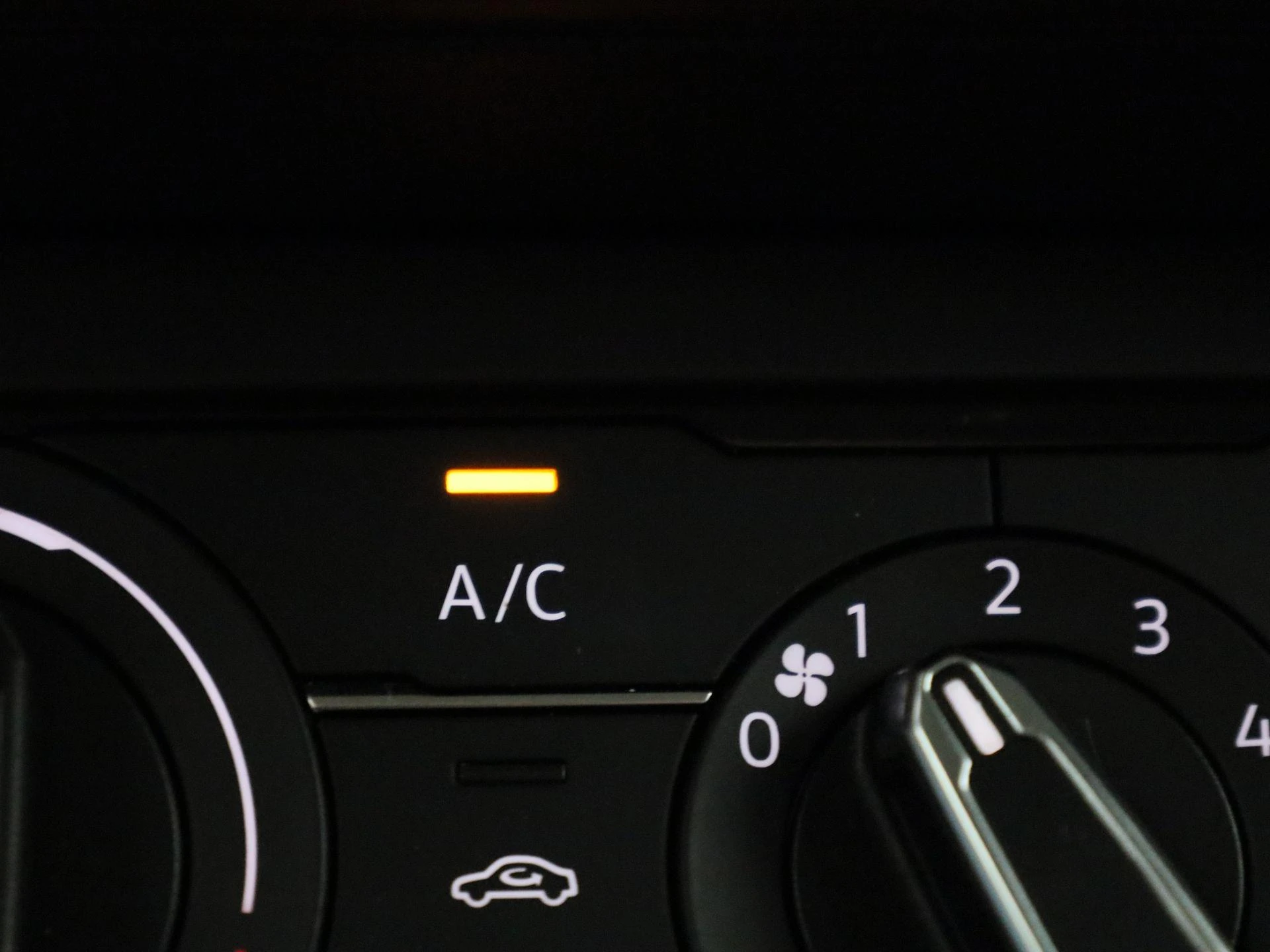 Volkswagen-Polo-image-18