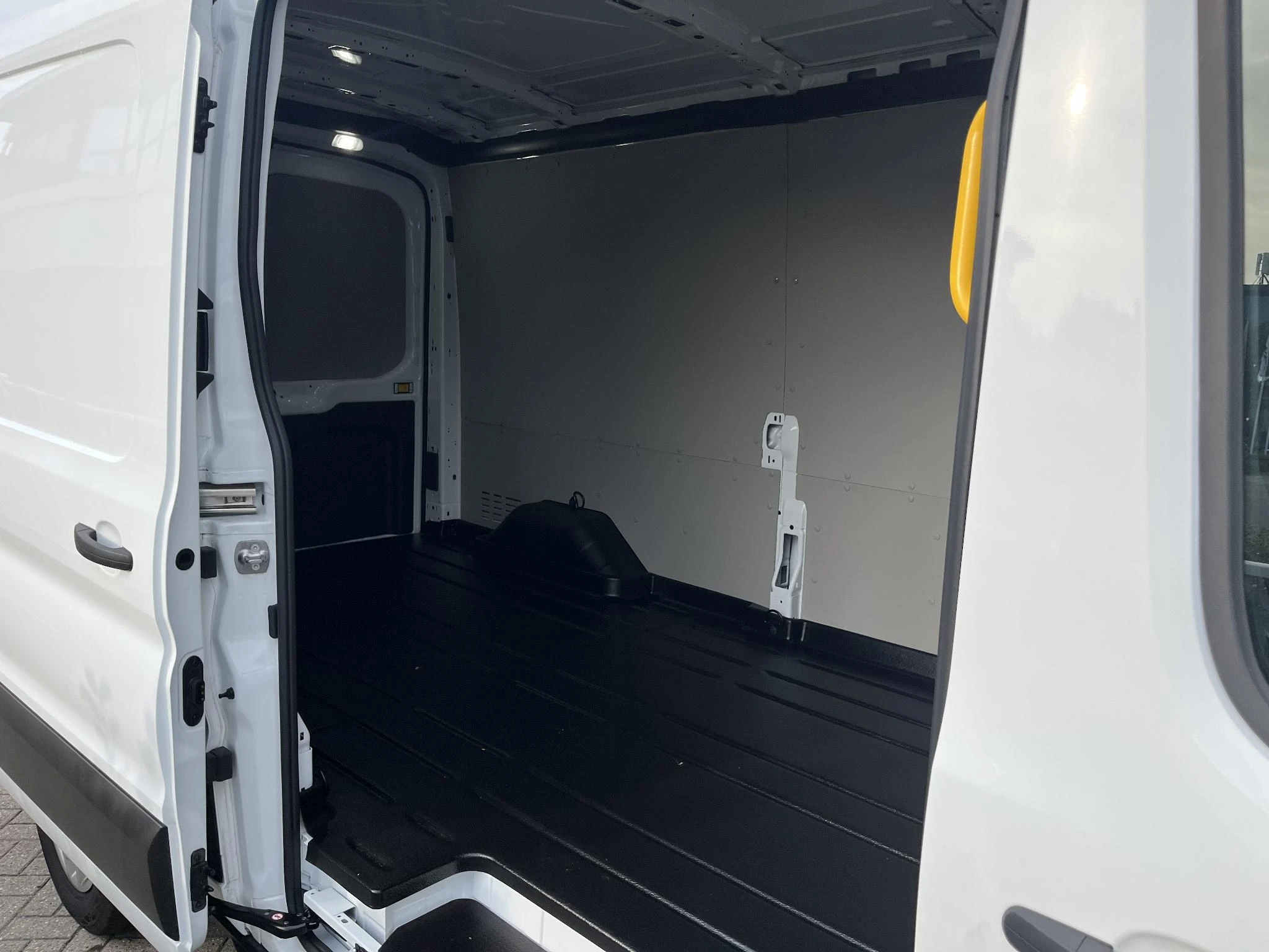 Ford-E-Transit-image-10