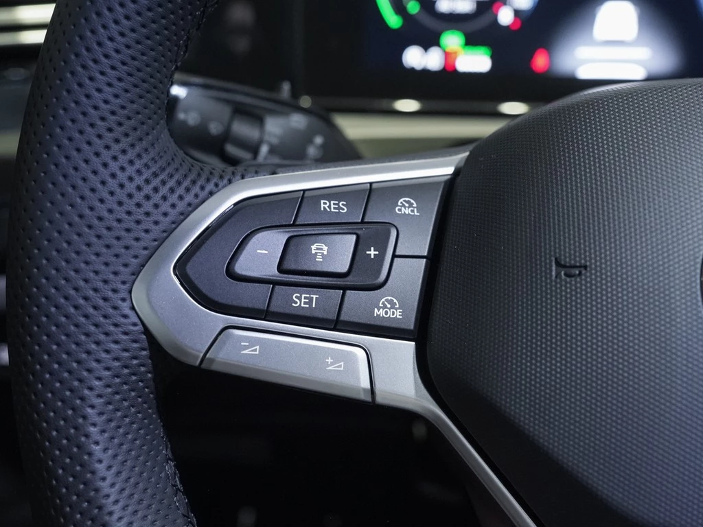 Volkswagen Tiguan 1,5 l eHybrid DSG R-Line AHK PANO NAVI