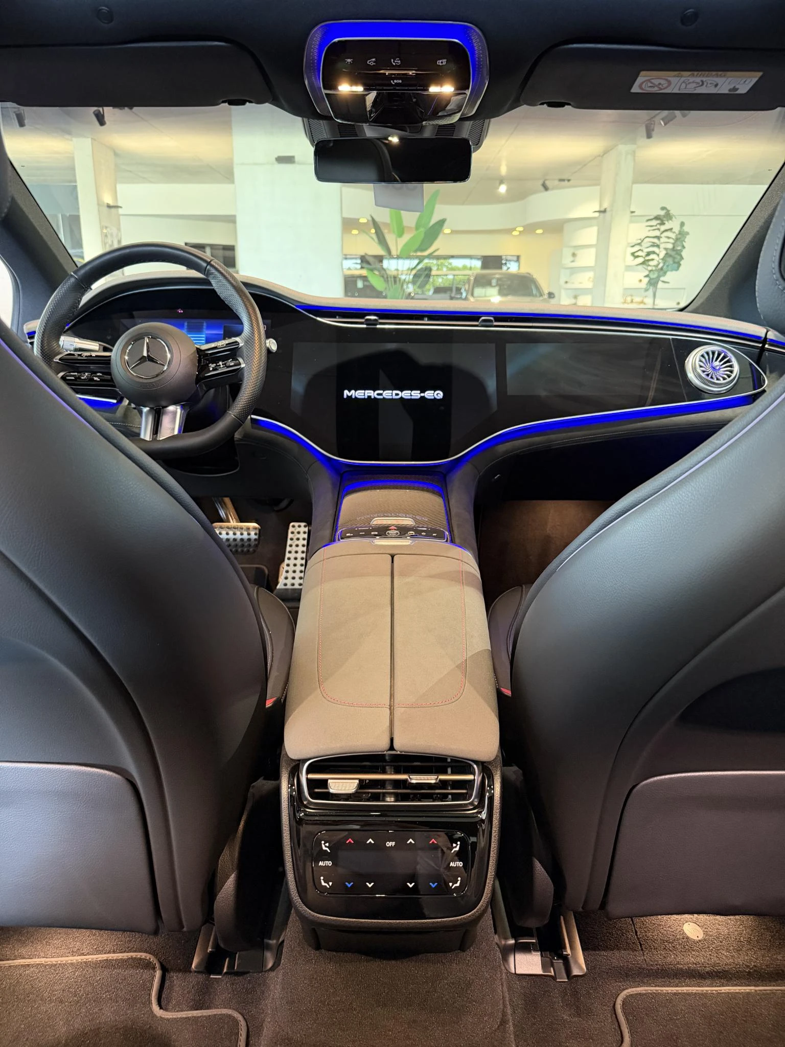 Mercedes-Benz-EQS-image-14