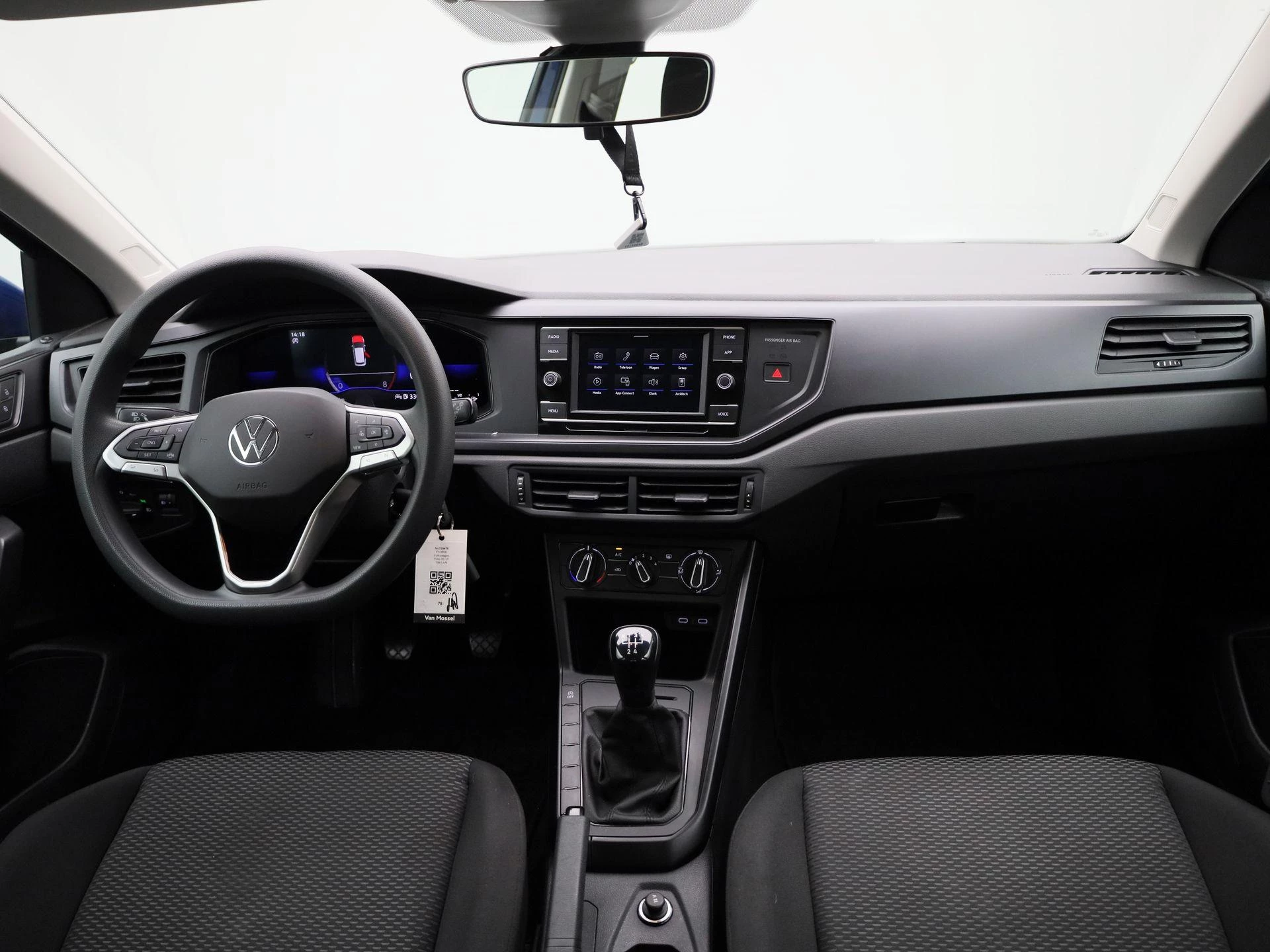 Volkswagen-Polo-image-31