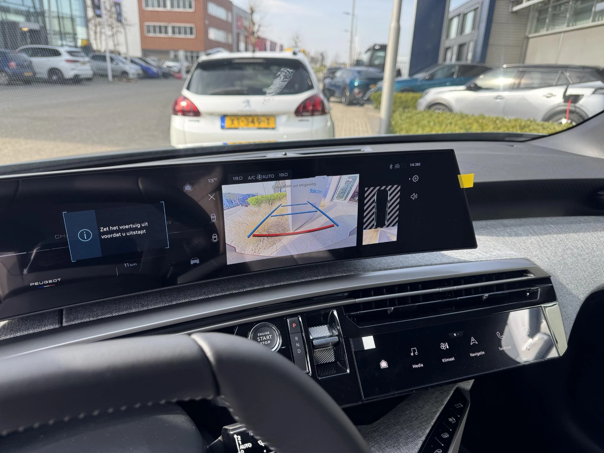 Peugeot-e-5008-image-20