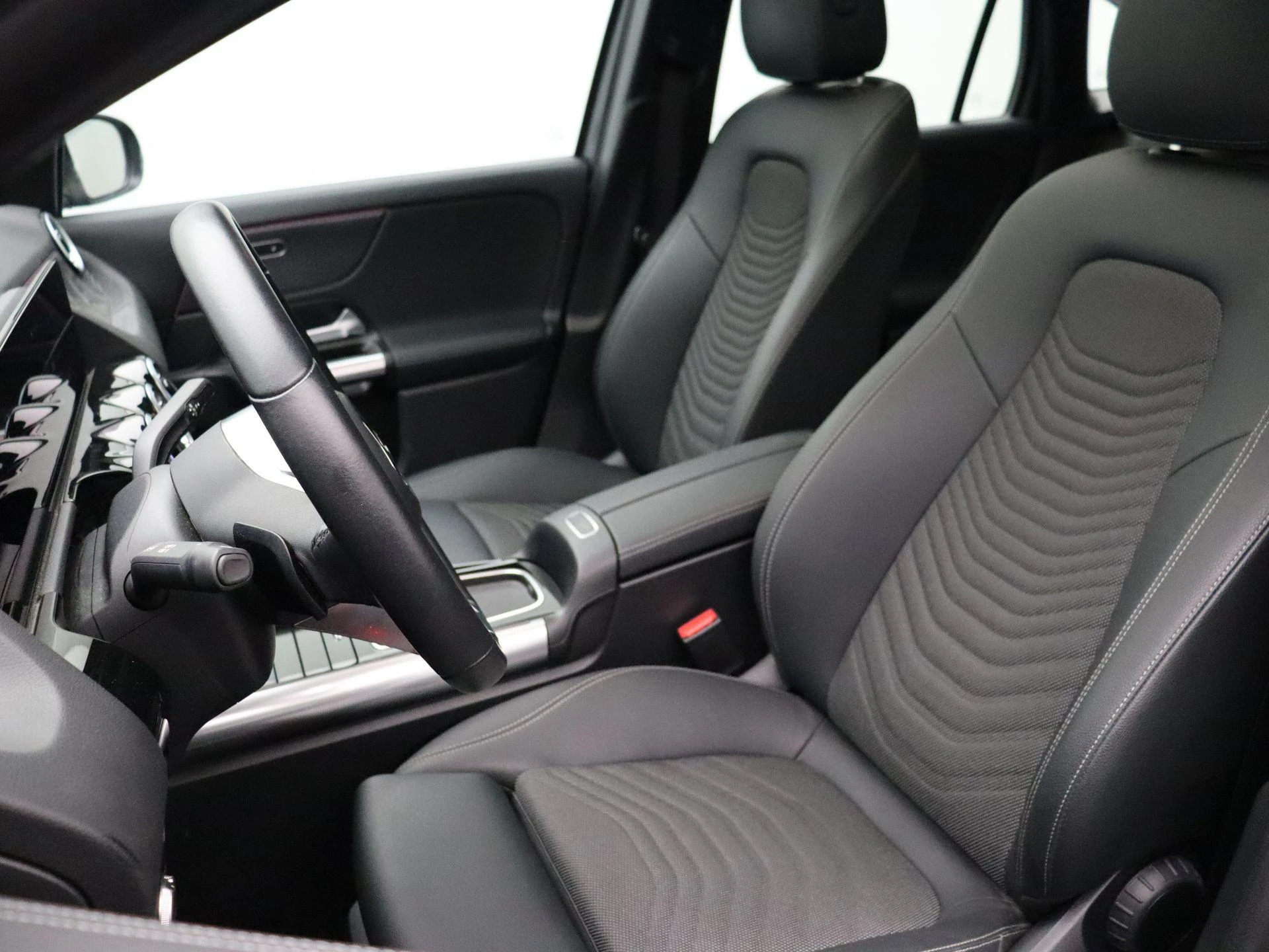 Mercedes-Benz-EQA-image-15