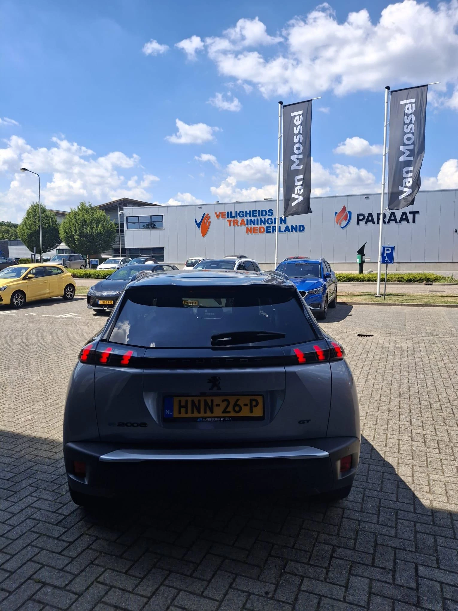 Peugeot e-2008