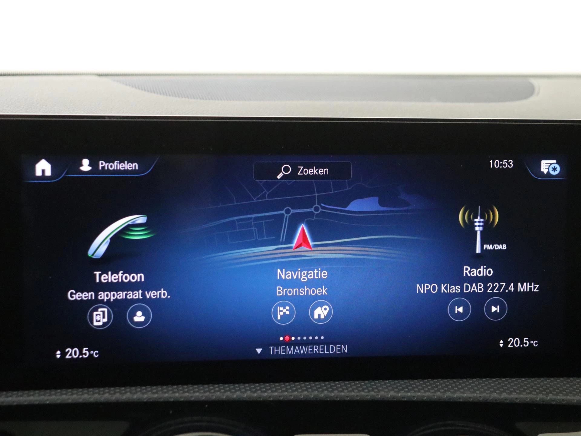 Mercedes-Benz-CLA-image-15