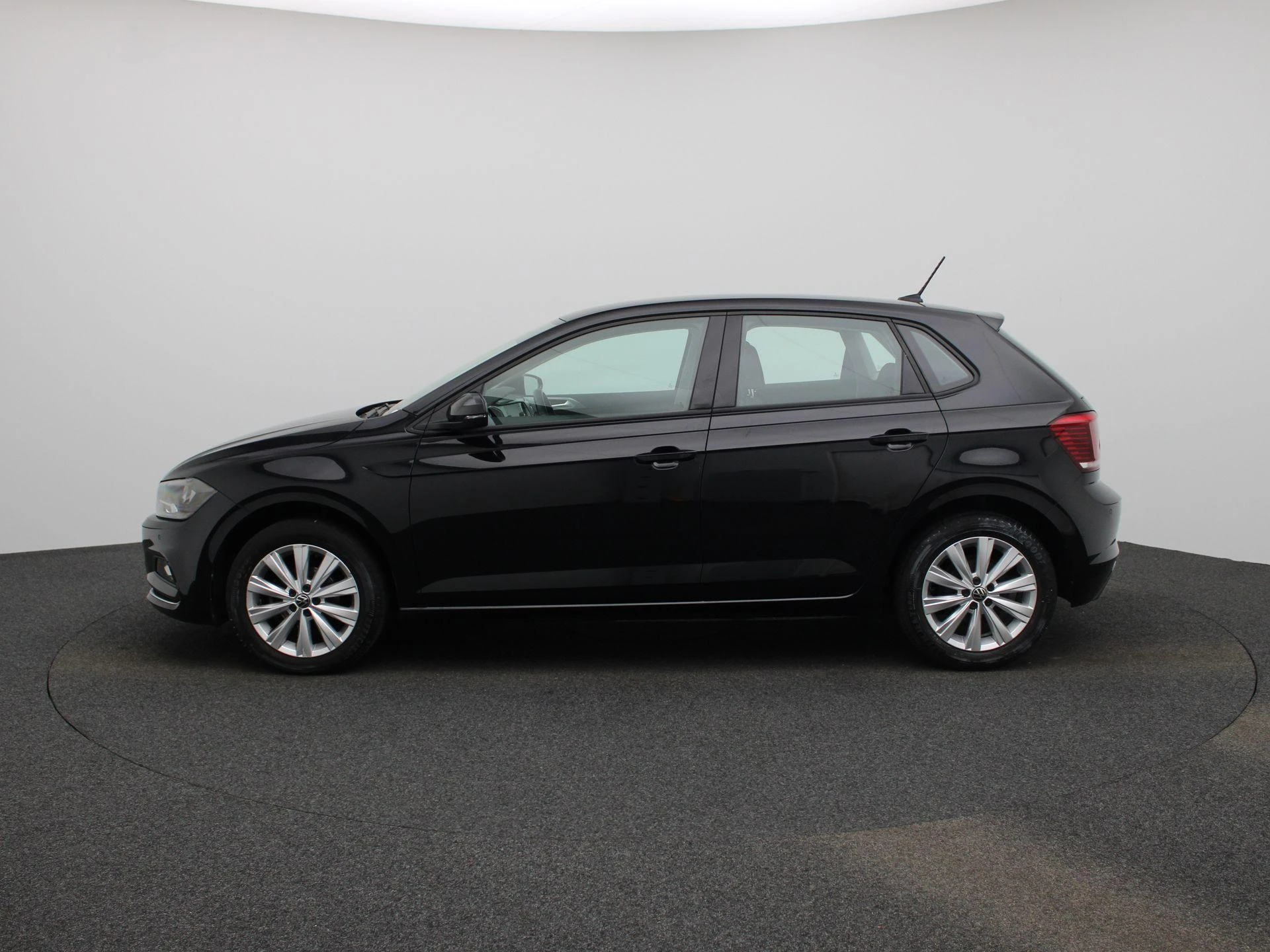 Volkswagen-Polo-image-3