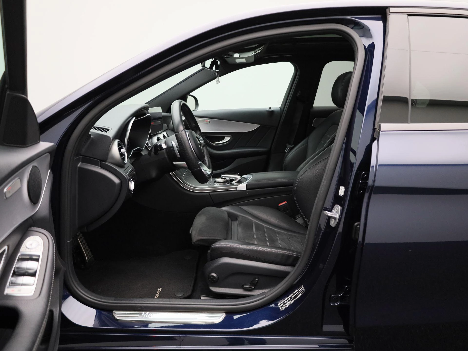 Mercedes-Benz-C-Klasse-image-8