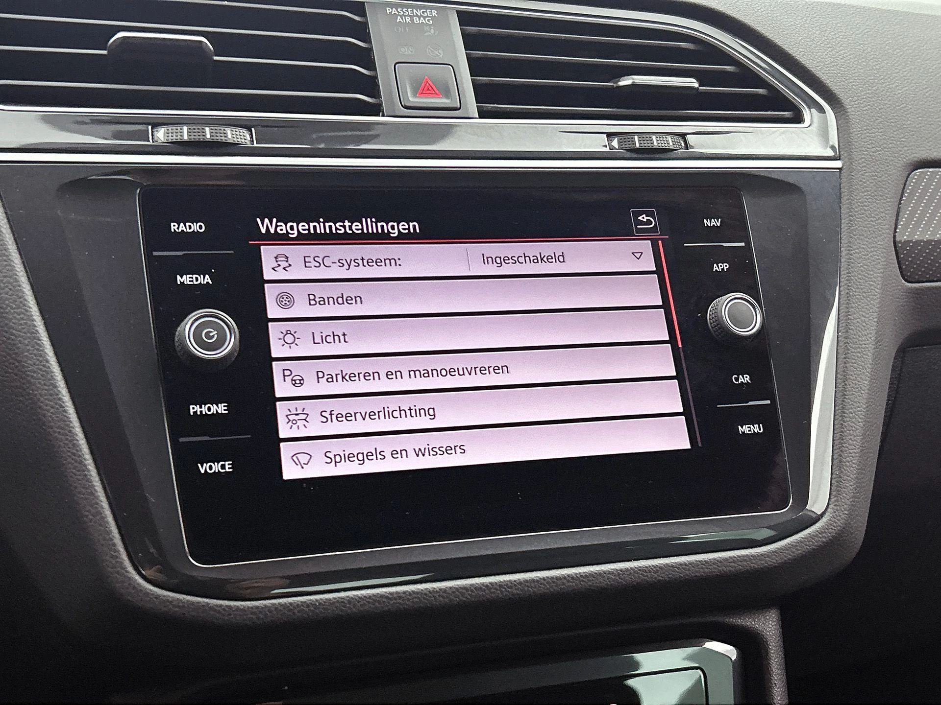 Volkswagen-Tiguan-image-10