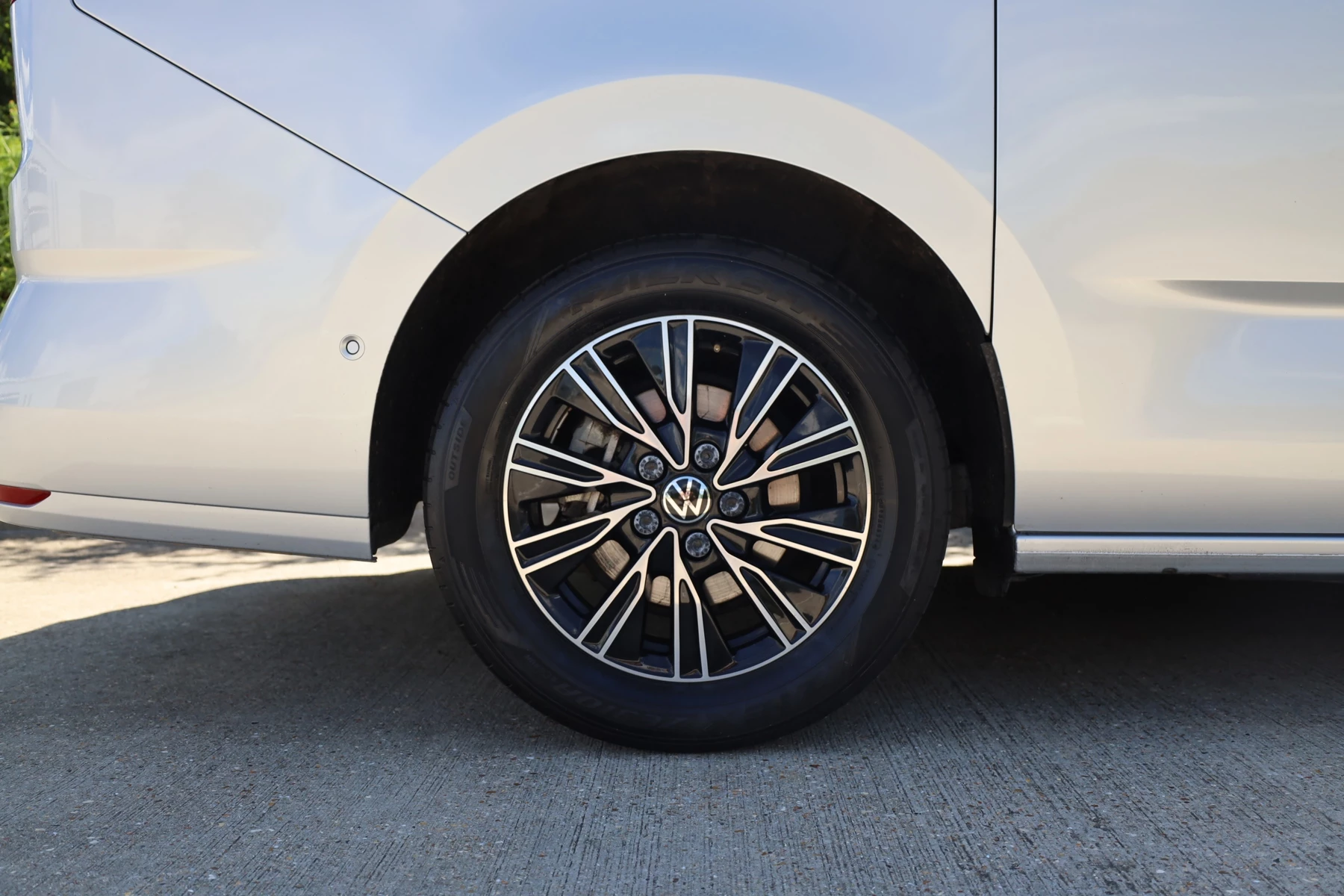 Volkswagen-Multivan-image-35