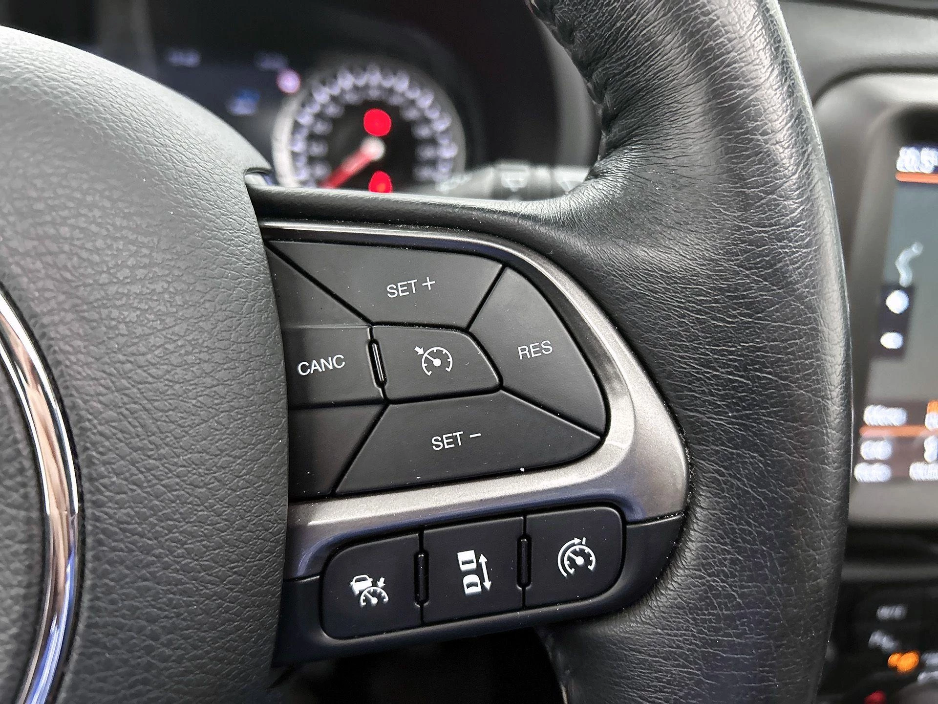 Jeep-Renegade-image-5