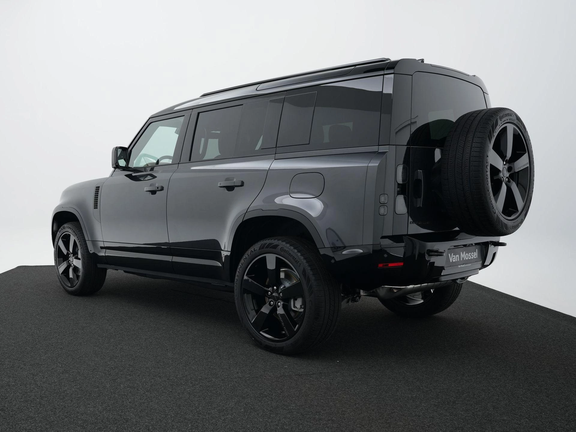 Land Rover Defender 2.0 P300e 110 HSE Dynamic Edition