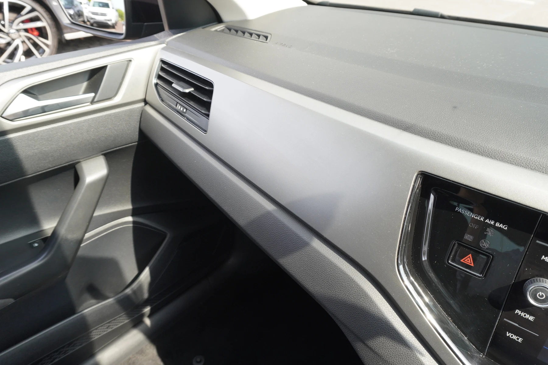 Volkswagen-Polo-image-22
