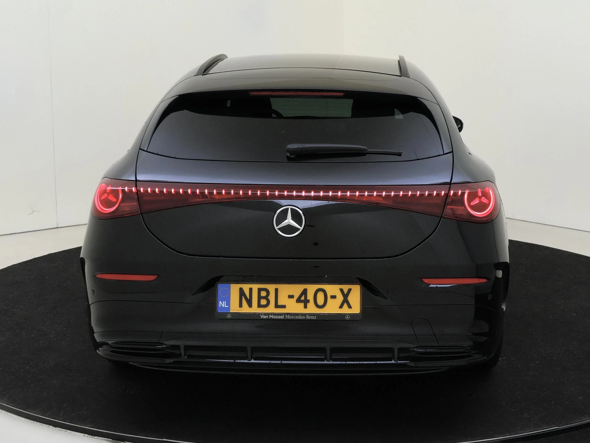 Mercedes-Benz-CLA-image-6
