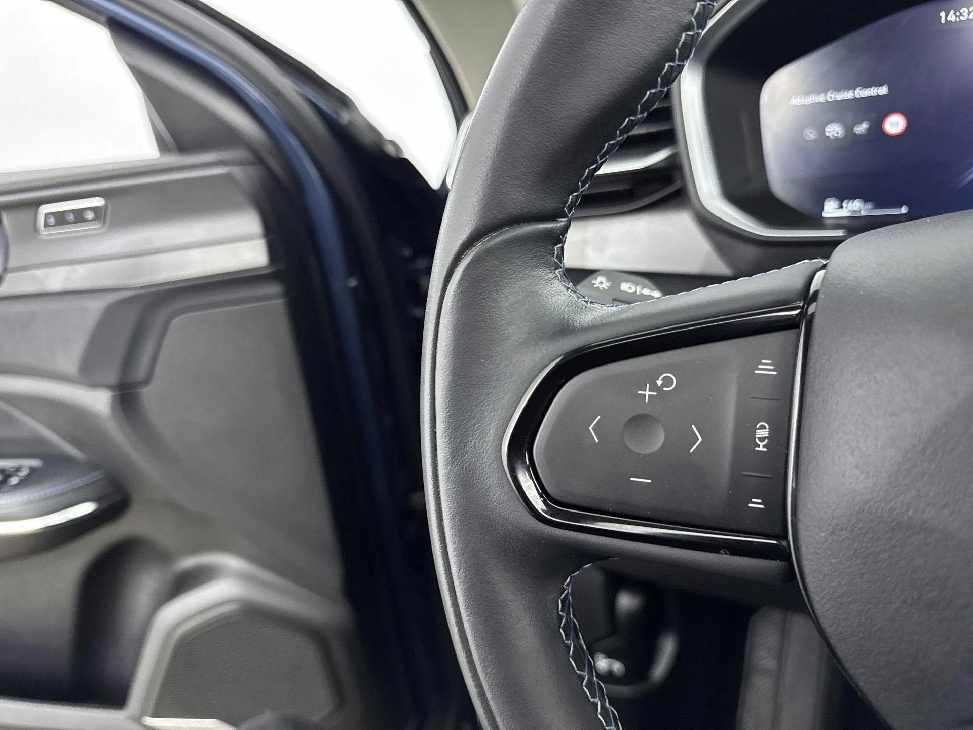 Lynk & Co-01-image-5