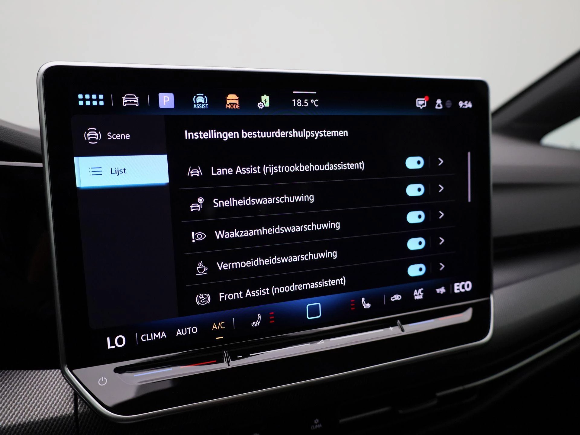 Volkswagen-Golf-image-24