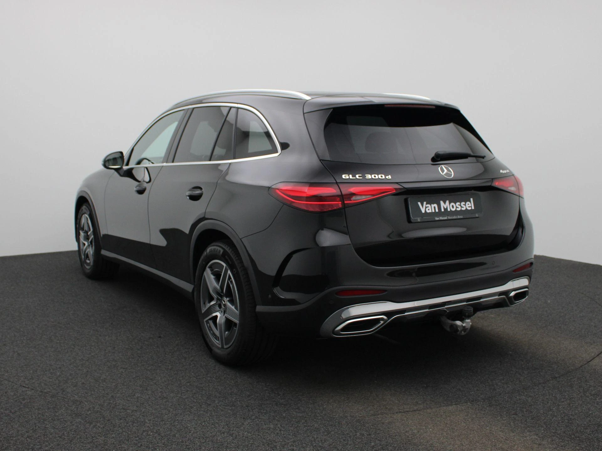 Mercedes-Benz-GLC-image-1