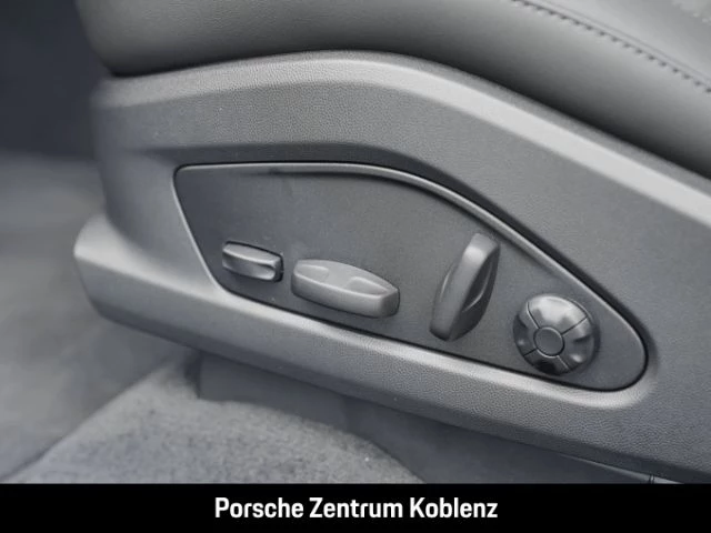 Porsche Macan 4 -