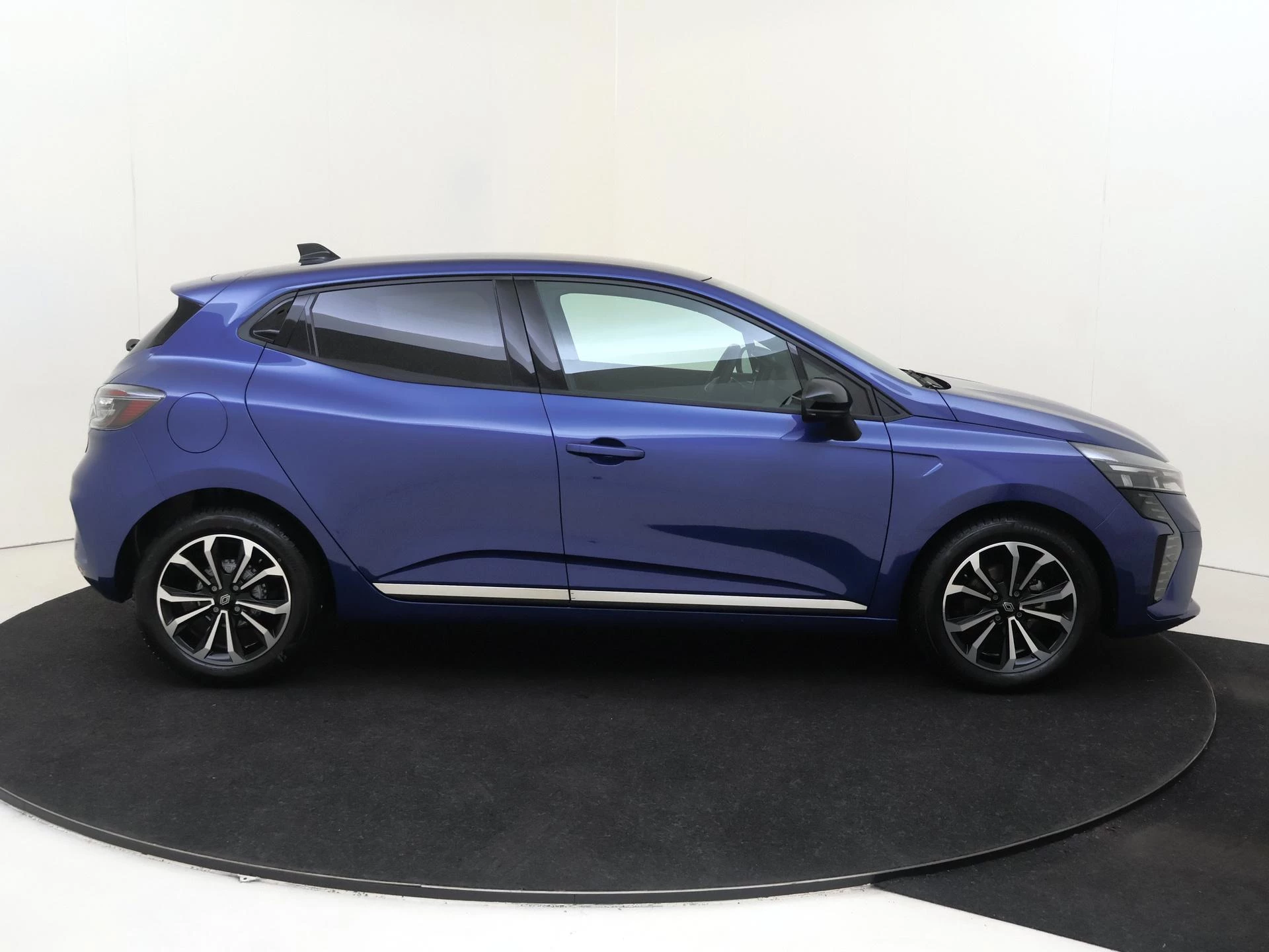 Renault-Clio-image-8