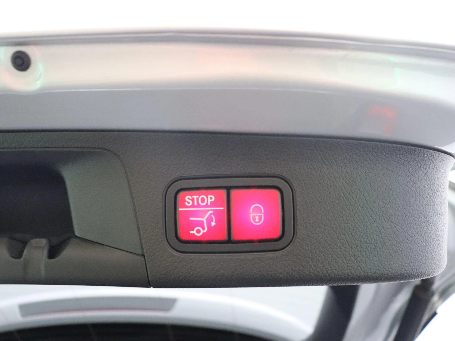 Mercedes-Benz GLA 250e Amg Line + MULTIBEAM + PANO DAK + CARPLAY + TREKHAAK +