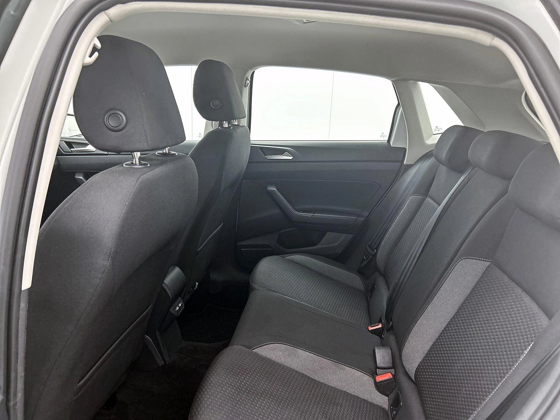 Volkswagen-Polo-image-26