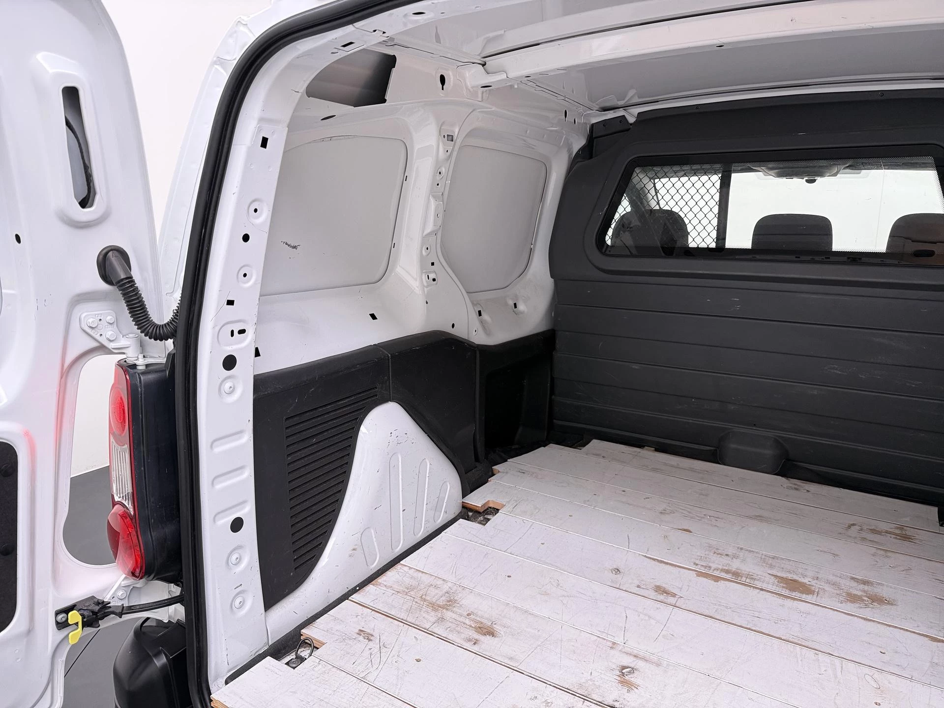 Peugeot-e-Partner-image-7