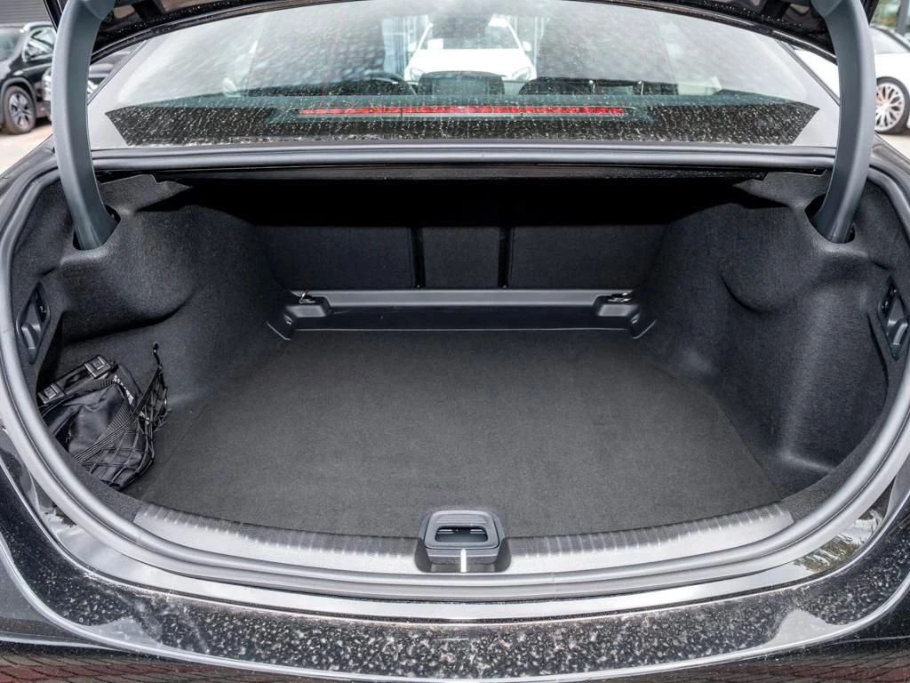 Mercedes-Benz-C-Klasse 300-image-15