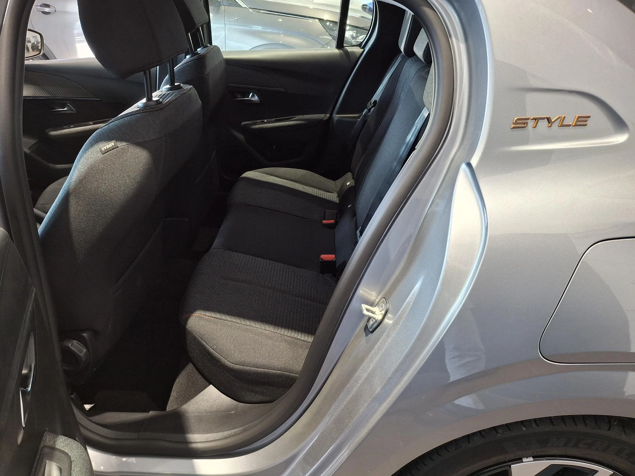 Peugeot-208-image-14