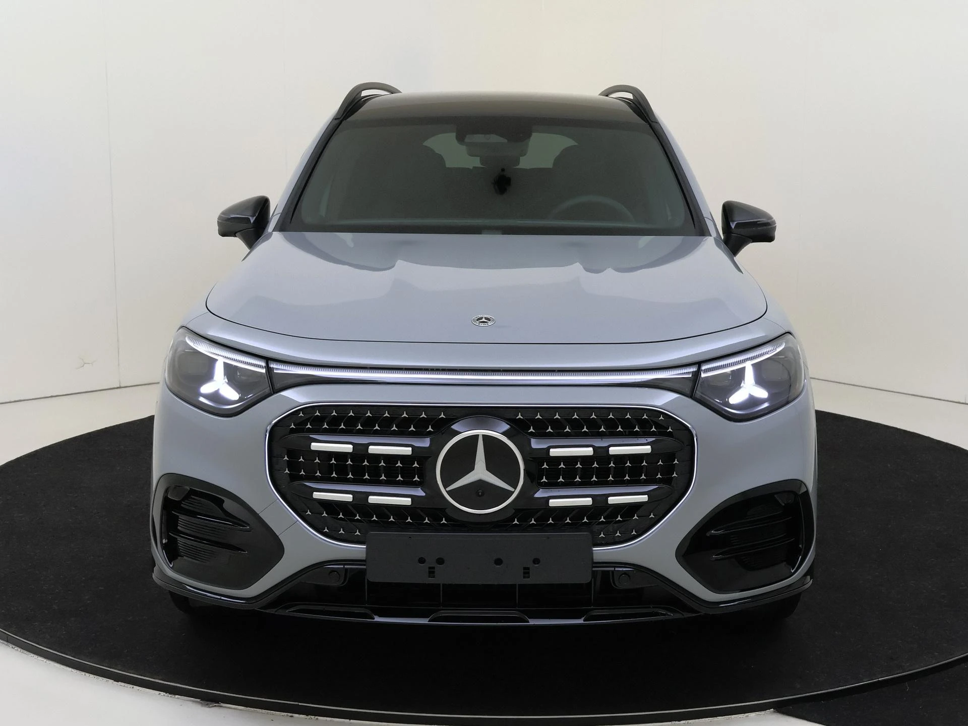 Mercedes-Benz-GLB-image-4
