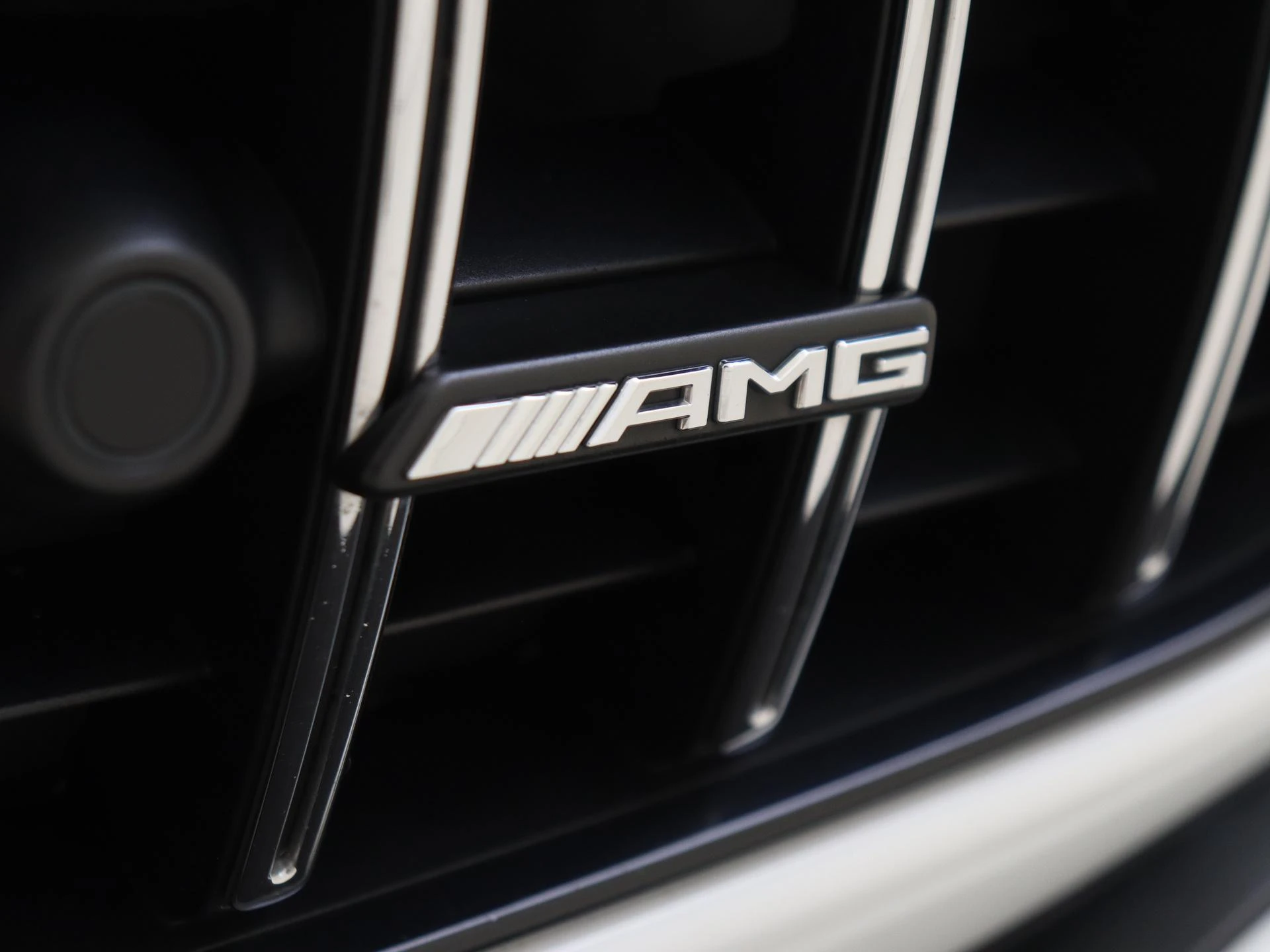 Mercedes-Benz-SL-image-30