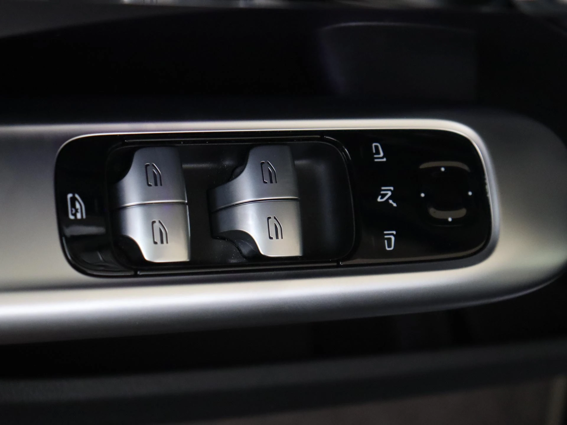 Mercedes-Benz-C-Klasse-image-23