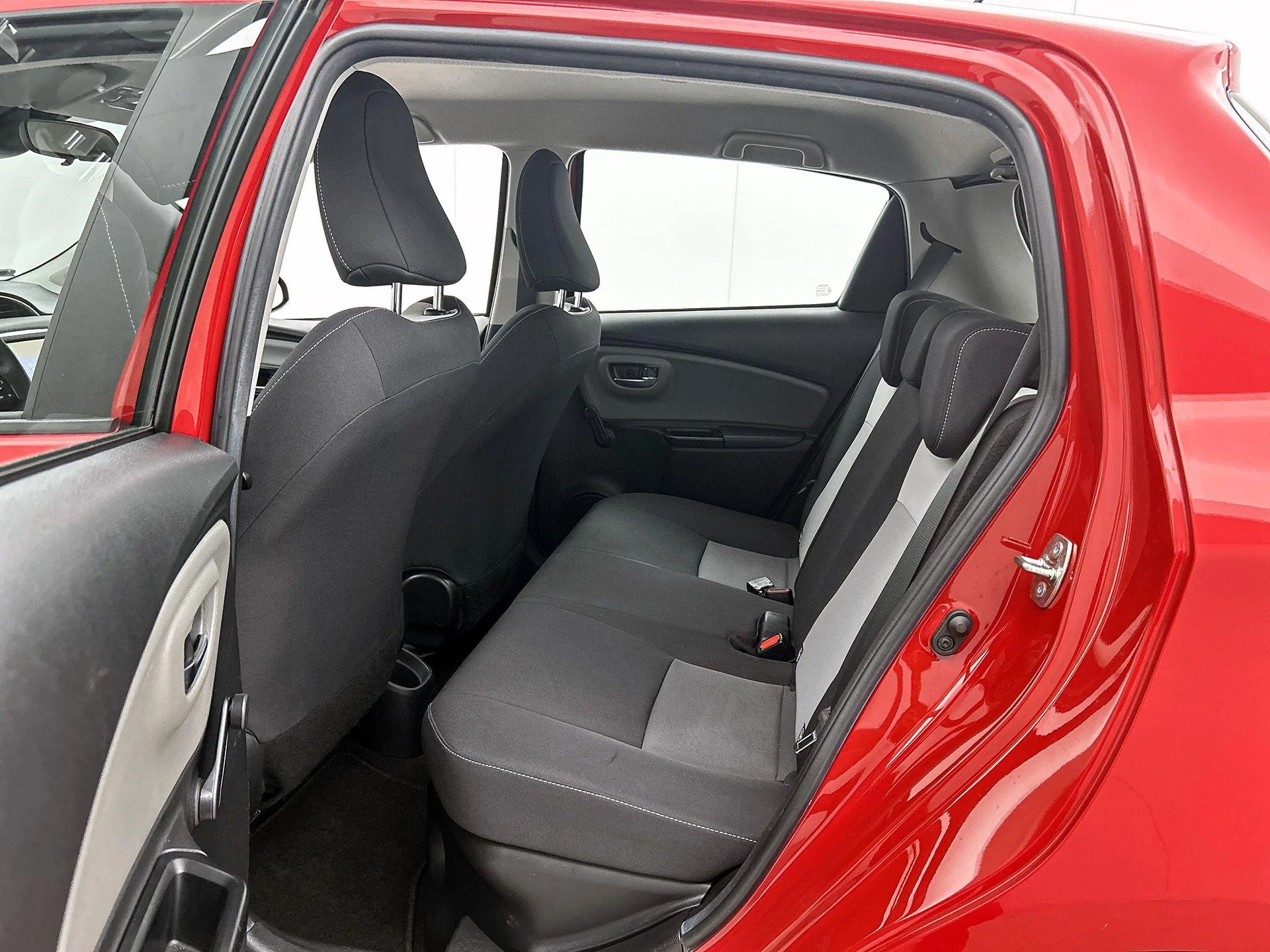Toyota-Yaris-image-25
