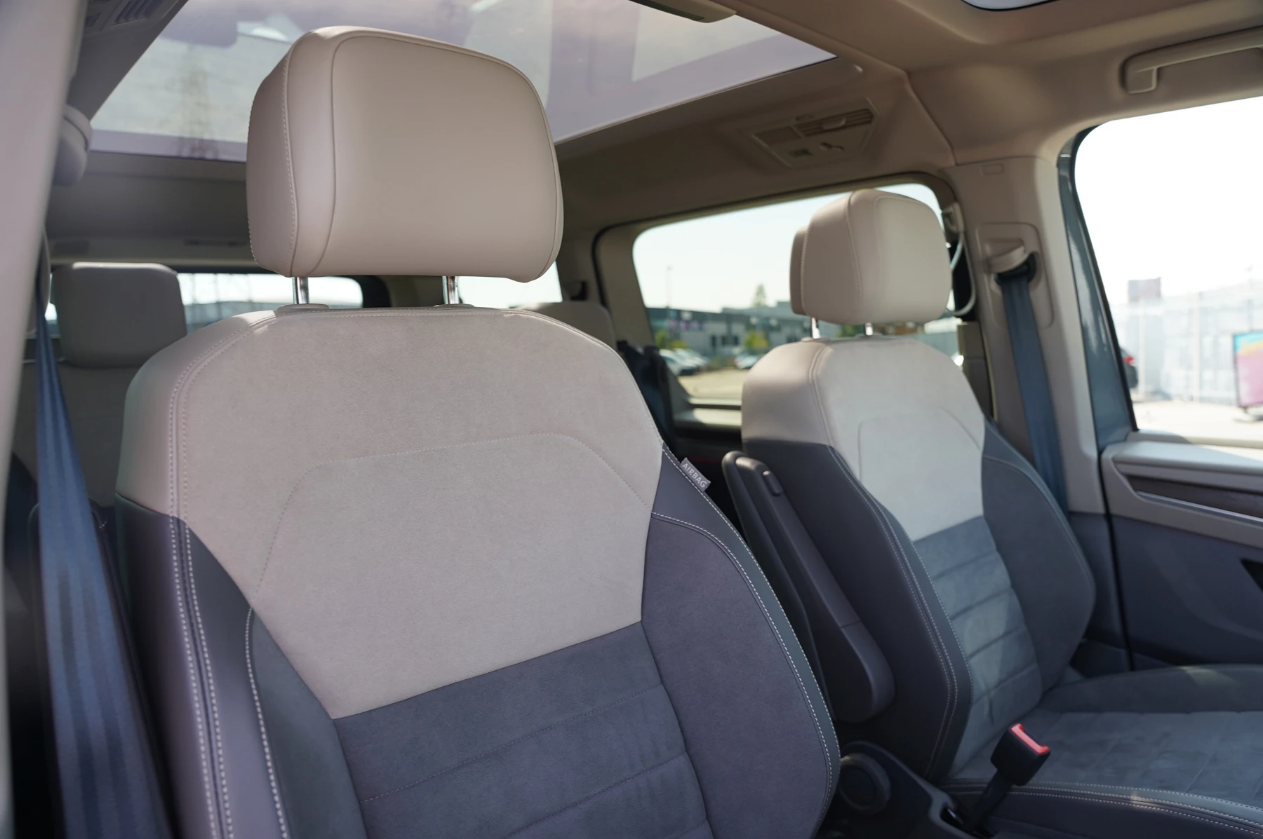 Volkswagen-Multivan-image-8