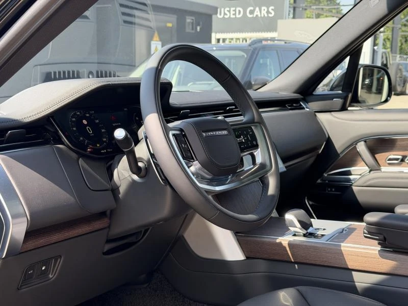 Land Rover-Range Rover-image-2
