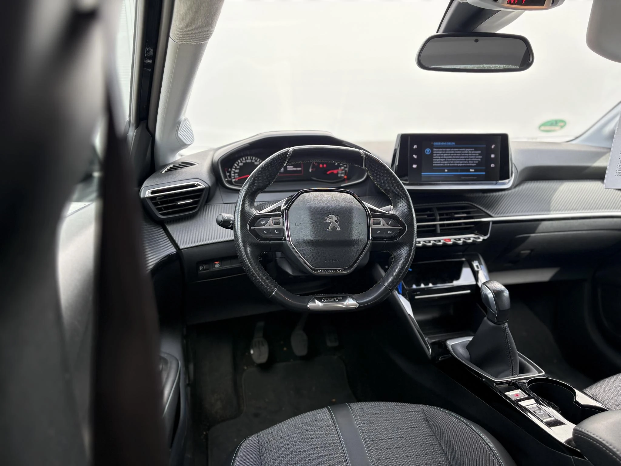 Peugeot-208-image-11