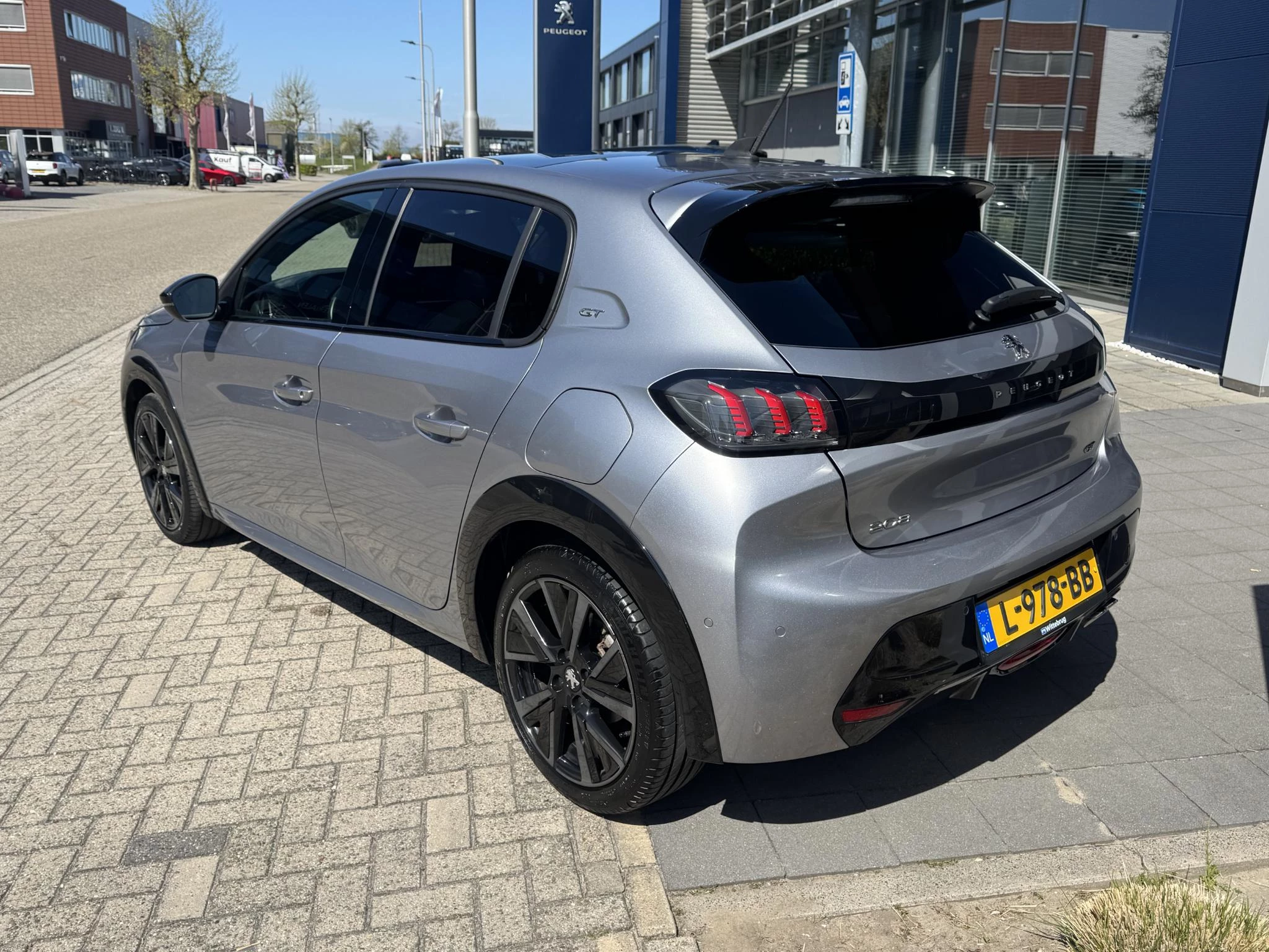 Peugeot 208